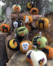 Load image into Gallery viewer, EEK! Spooks Stuffed Pumpkins Kit