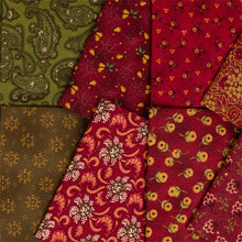 Load image into Gallery viewer, Baubles & Berries <BR>Fat Quarter Bundle