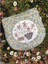 Load image into Gallery viewer, Daisy Do Pouch