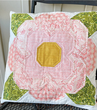 Load image into Gallery viewer, Field Flower Pillow Pattern

