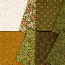 Load image into Gallery viewer, Baubles &amp; Berries &lt;BR&gt;Fat Quarter Bundle
