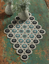Load image into Gallery viewer, Wool Needle &amp; Thread 2
